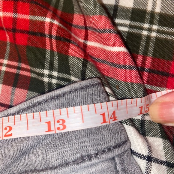 Universal Thread High Rise Skinny
Crop Light Grey Wash Size 6 - Picture 11 of 12